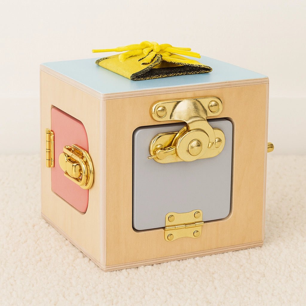 Houten Montessori Lock Box | Activiteitenkubus met Slotjes, Knoop & Veters (18m+) - Baby Doo