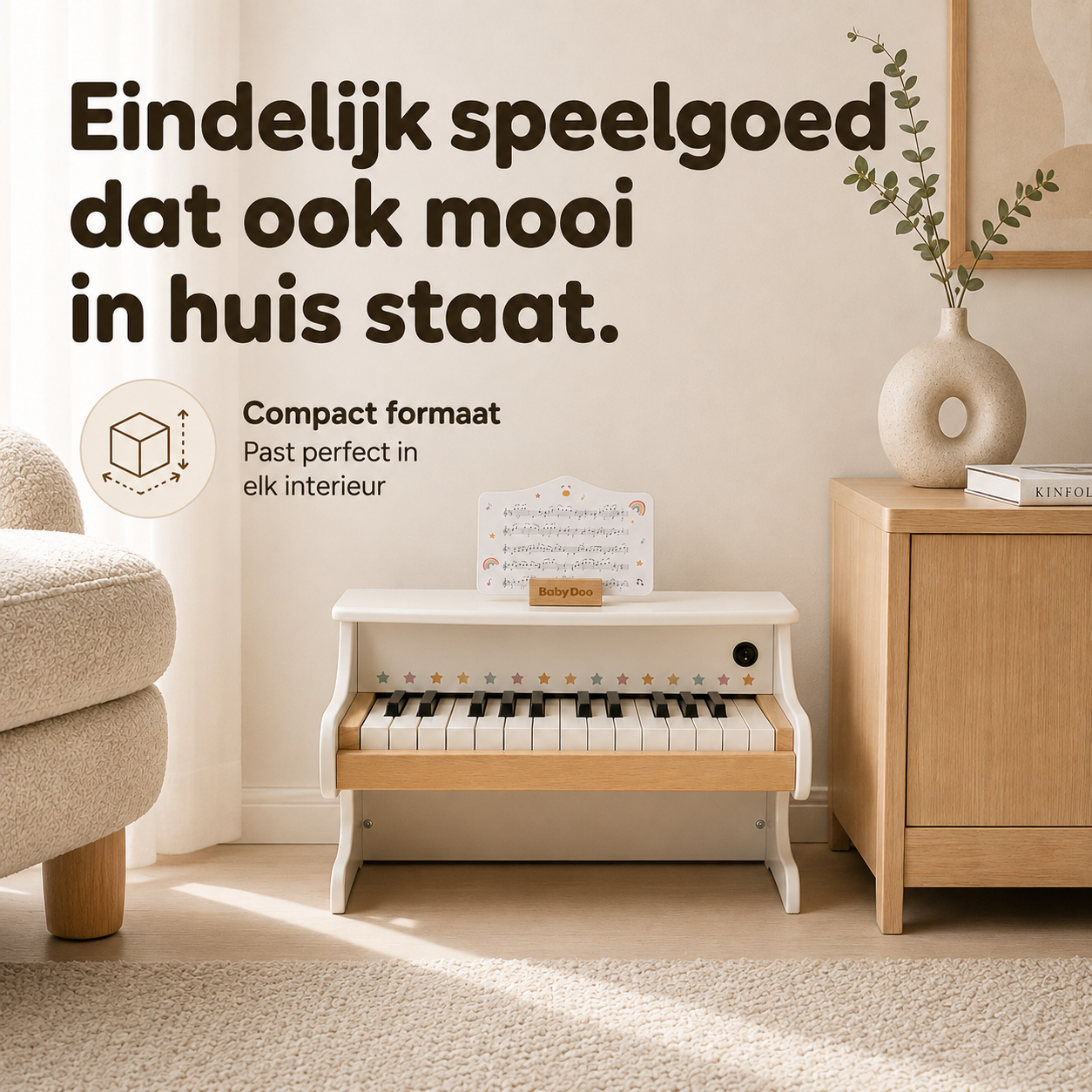 Houten kinderpiano in natuurlijke kleuren die past bij het interieur