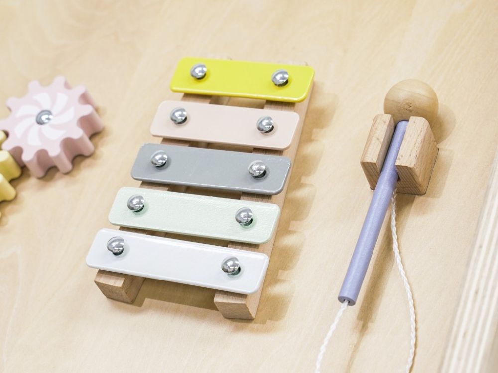 Houten Montessori Pikler Driehoek 3 - in - 1 | Klimrek, Glijbaan & Activiteitenbord - Baby Doo