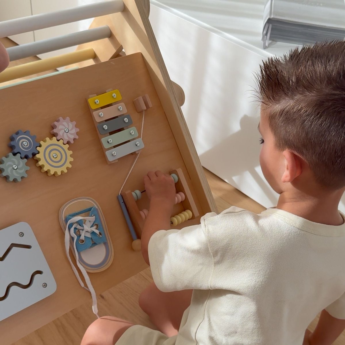 Houten Montessori Pikler Driehoek 3 - in - 1 | Klimrek, Glijbaan & Activiteitenbord - Baby Doo