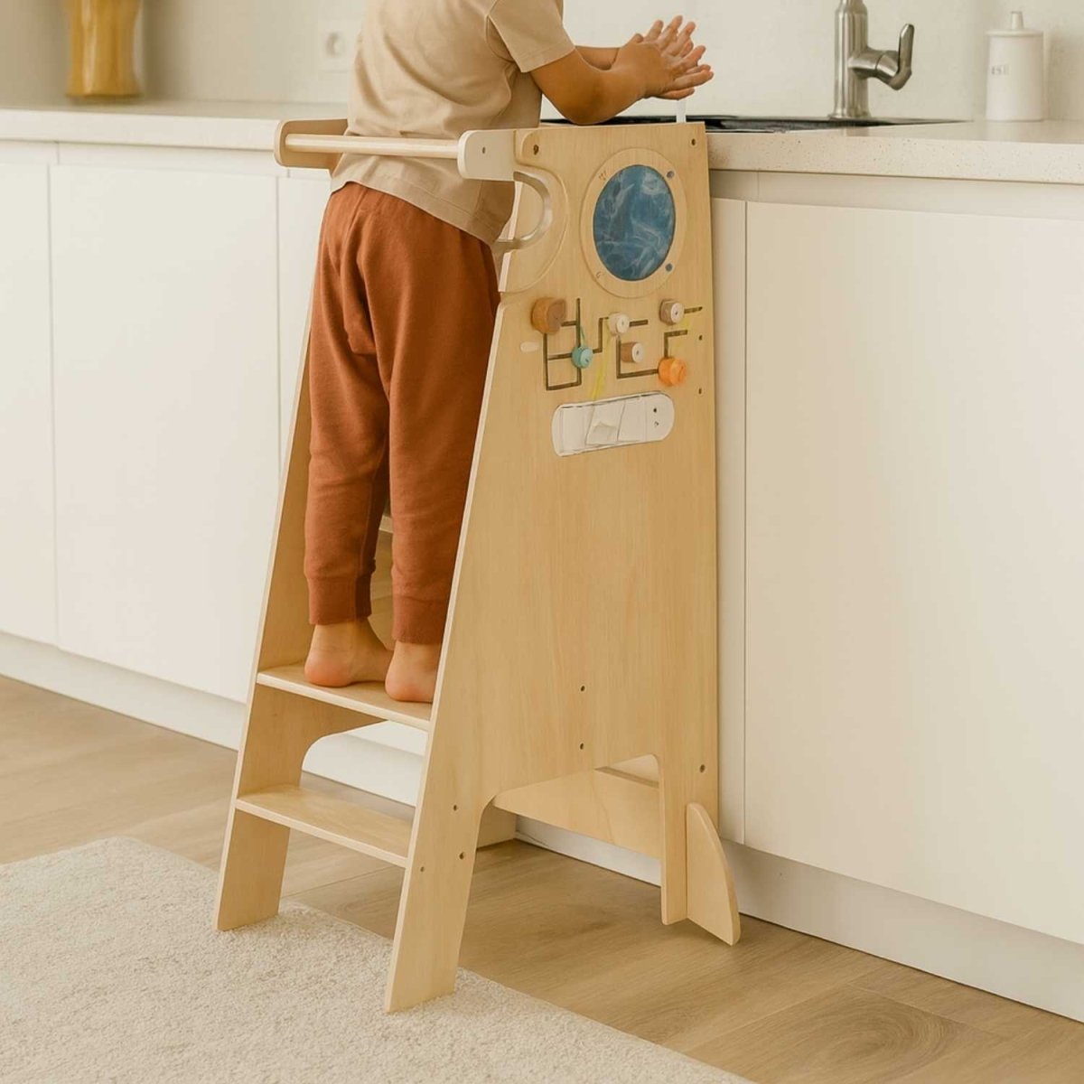Houten Speeltoren met Activiteitenpaneel – Verstelbare Leertoren - Baby Doo
