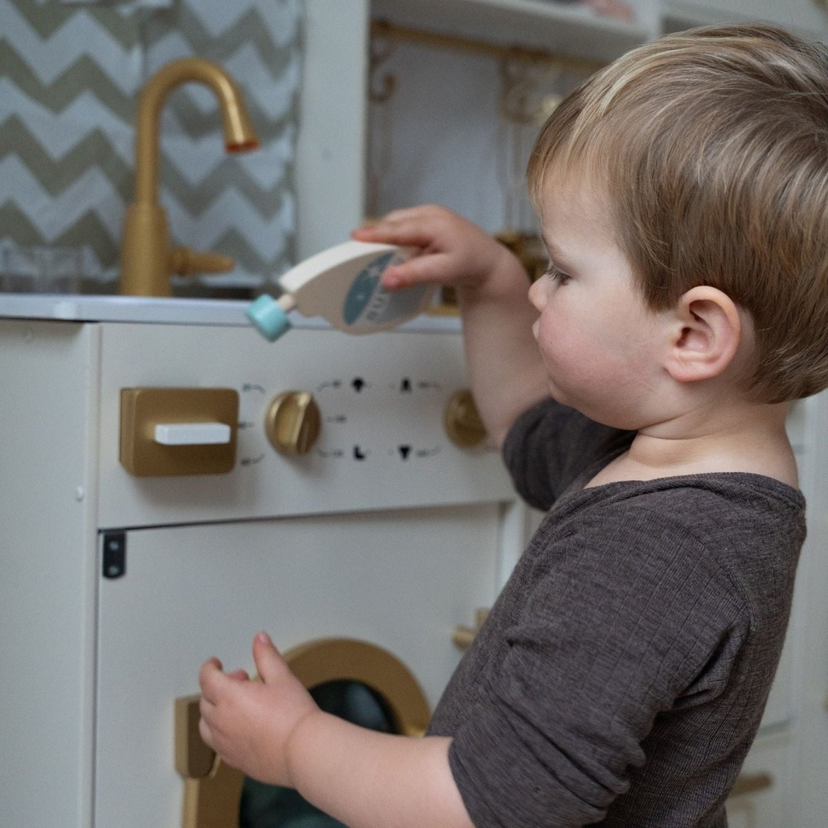 Luxe Houten Speelgoed Keuken met Licht, Geluid & Stoom | Kinderkeuken met Echte Effecten & Accessoires | Crème Goud | Vanaf 3 Jaar - Baby Doo